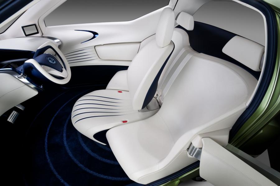  Nissan Pivo 3 Concept 2011 года  (фото 6 из 14)